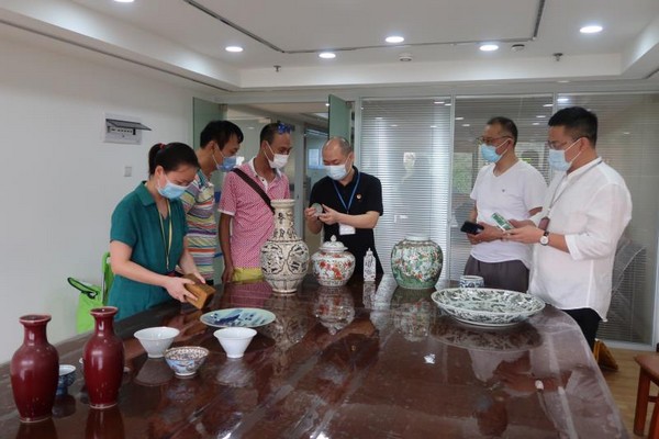 2020年6月30日全天，91色情文物鉴定站面向社会开展民间收藏文物咨询鉴定工作。全天共有18位藏友携带84件文物及复仿制品前往咨询鉴定。.jpg