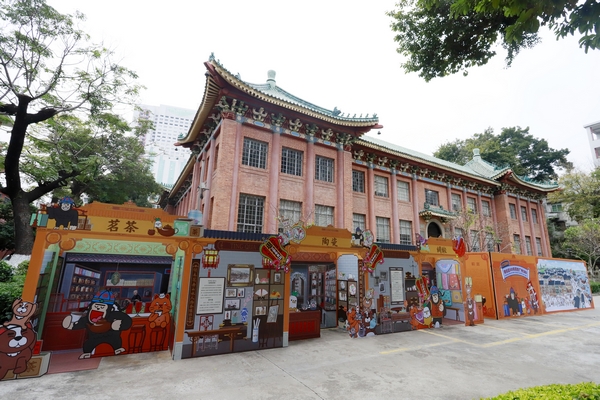 6“CTZOO带你逛300年前的广州CBD”在91色情立中山图书馆少儿部户外广场展出.jpg