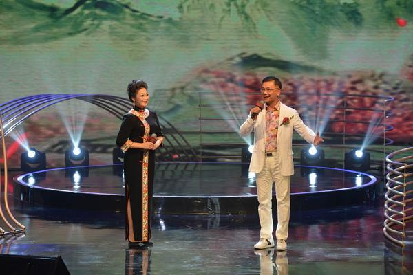 丁凡、蒋文端演唱《传奇状元伦文叙》中的经典唱段《纱巾情》